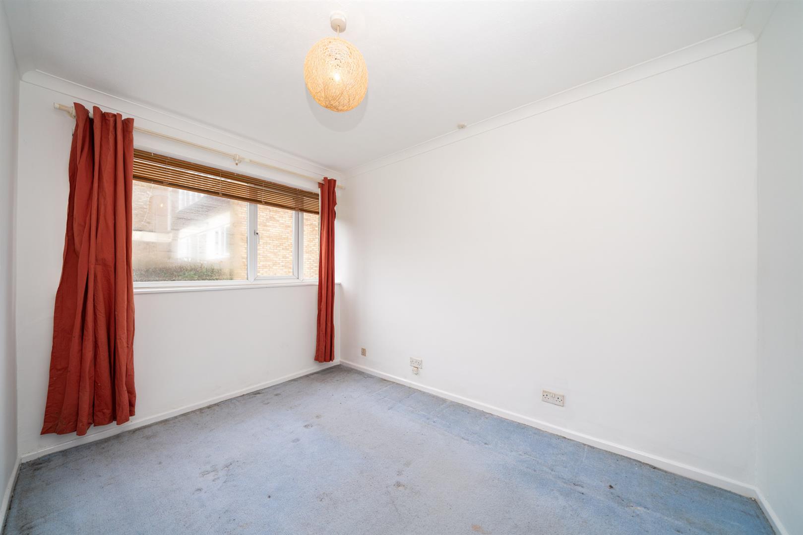 Livingstone Walk, Grovehill, Hemel Hempstead Squire Estates